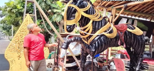 Ban Bekas ‘Disulap’ Jadi Kerajinan Bernilai Jual