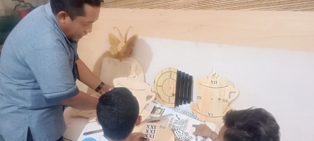 Napi Lapas Jombang Ciptakan Kerajinan Bernilai Jual Tinggi Dari Limbah Kayu!